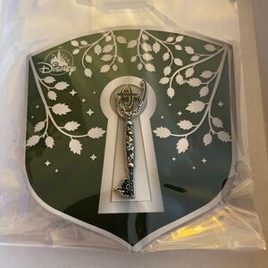 Disney Green Silver Vine Key Official Trading Pin - NWT